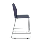 Taburete apilable con respaldo ventilado y base trineo con recubrimiento en polvo