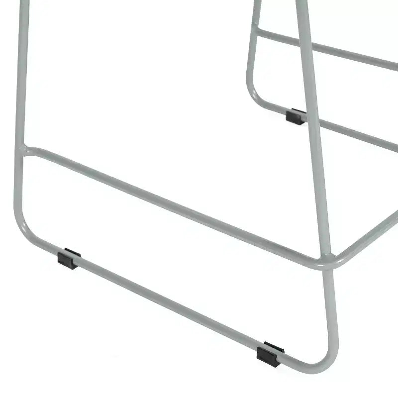 Taburete apilable con respaldo ventilado y base trineo con recubrimiento en polvo