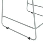 Taburete apilable con respaldo ventilado y base trineo con recubrimiento en polvo