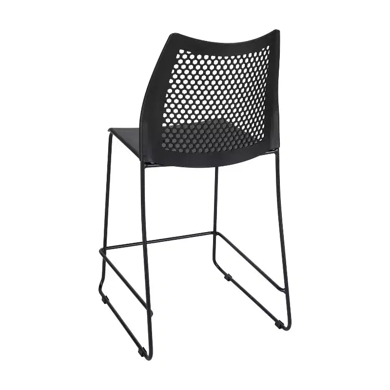 Taburete apilable con respaldo ventilado y base trineo con recubrimiento en polvo