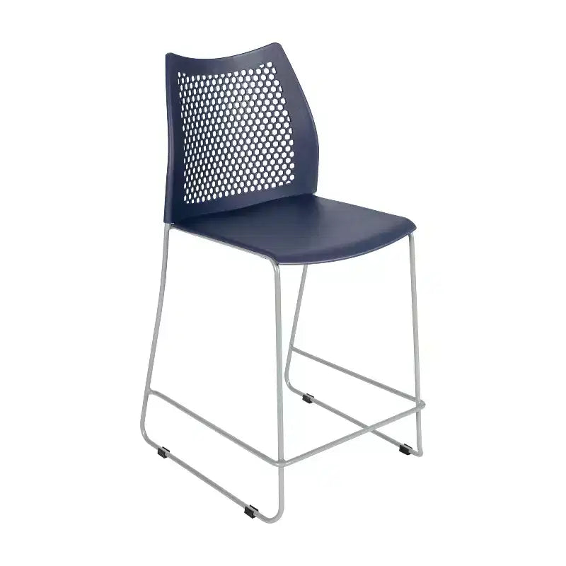 Taburete apilable con respaldo ventilado y base trineo con recubrimiento en polvo